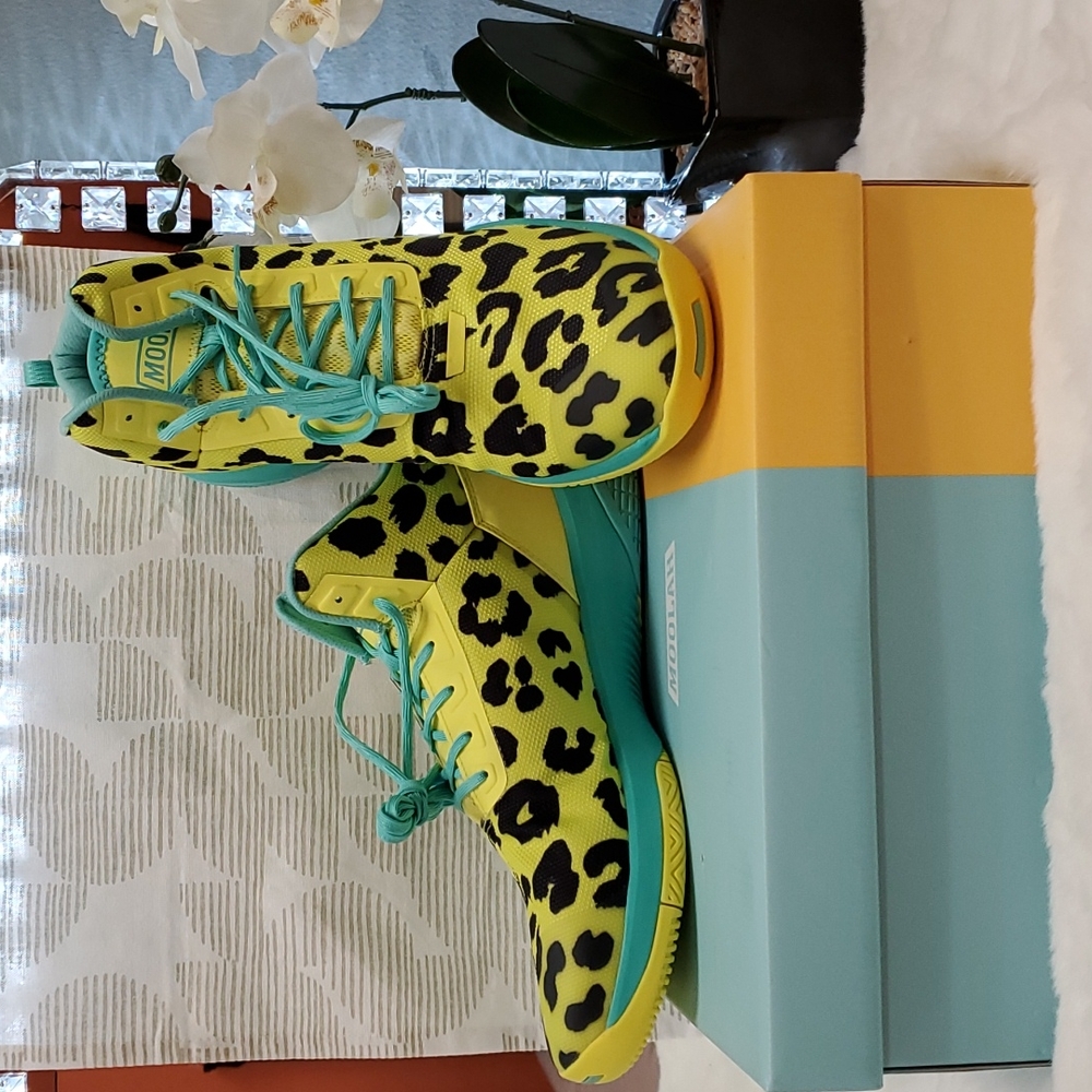 Women Moolah Kicks Phantom 1 Basketball Sneaker Shoe Electric Cheetah